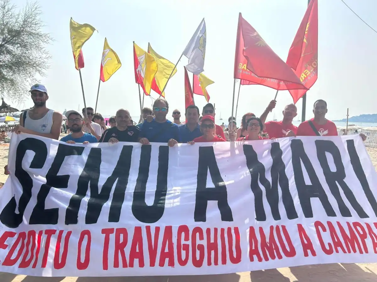 «Semu a mari»: sit-in dei disoccupati palermitani a Mondello